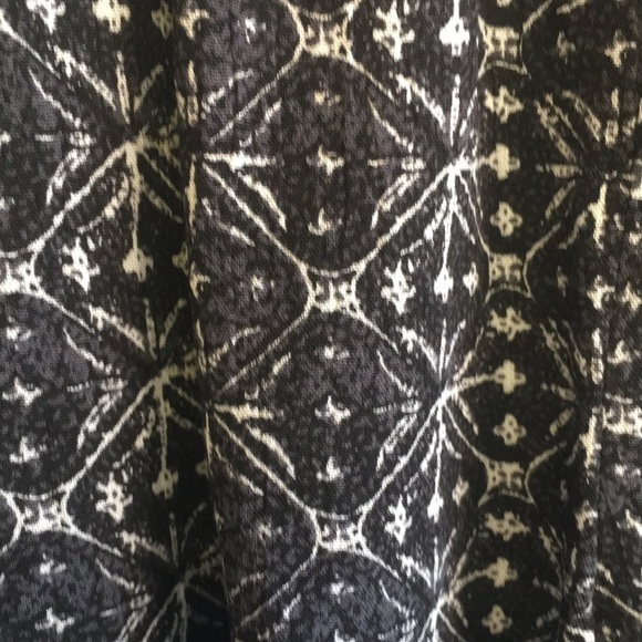 ART Class Black and White Shorts - Picture 2 of 4